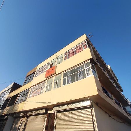 Hotel Yolo- Chandīgarh Exteriör bild