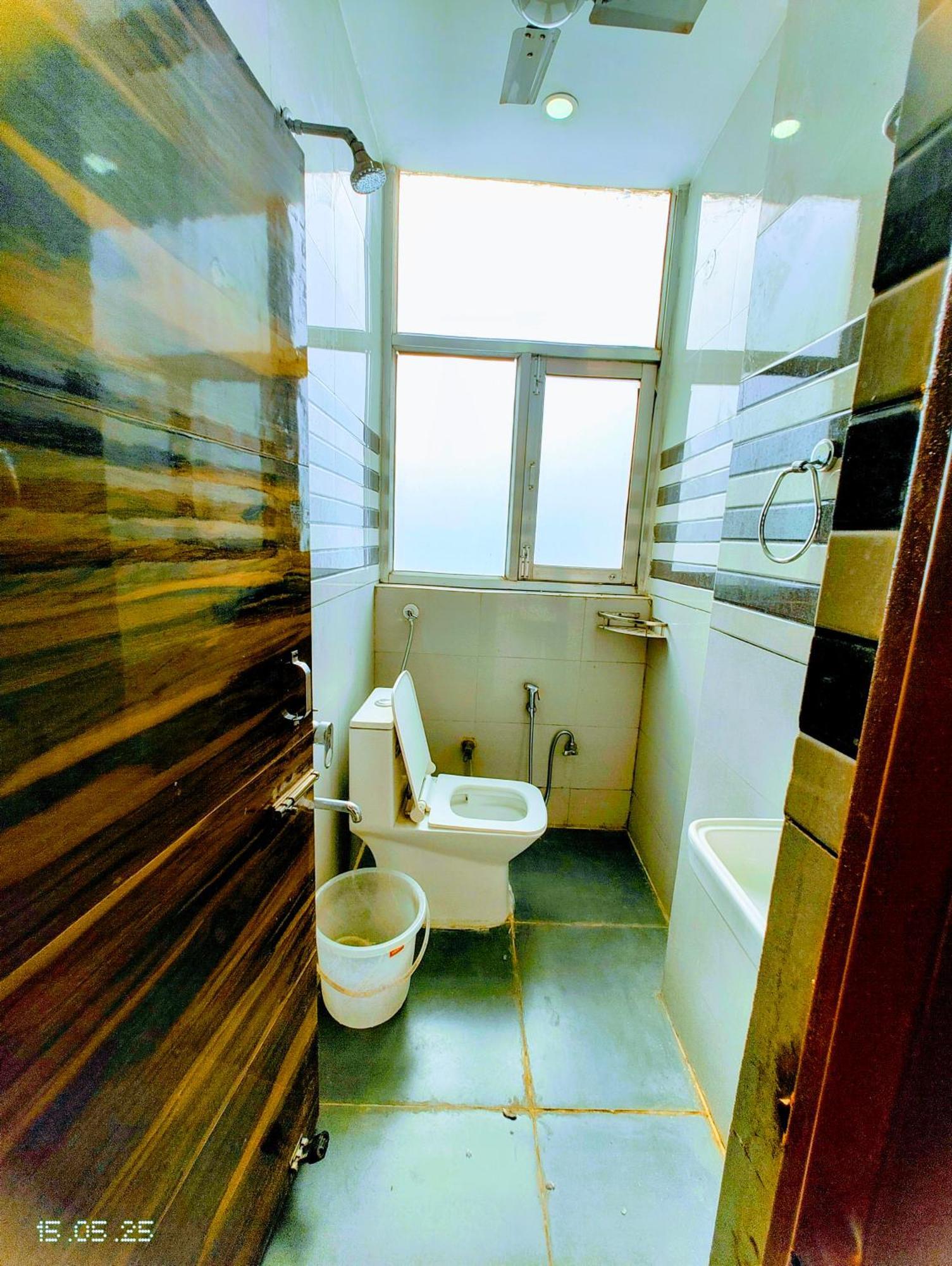 Hotel Yolo- Chandīgarh Exteriör bild
